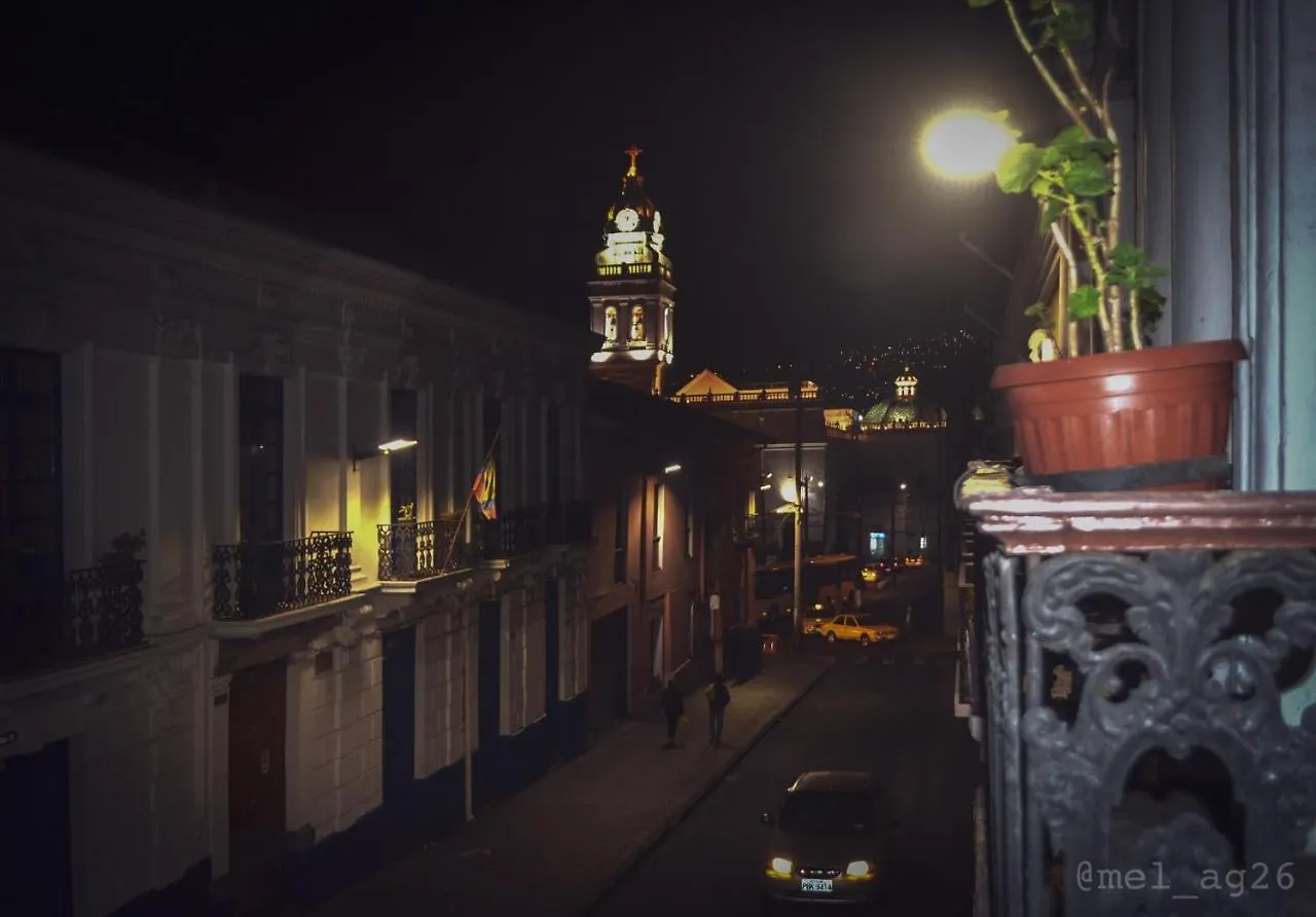 Traveler'S House Quito Apartment 0*,